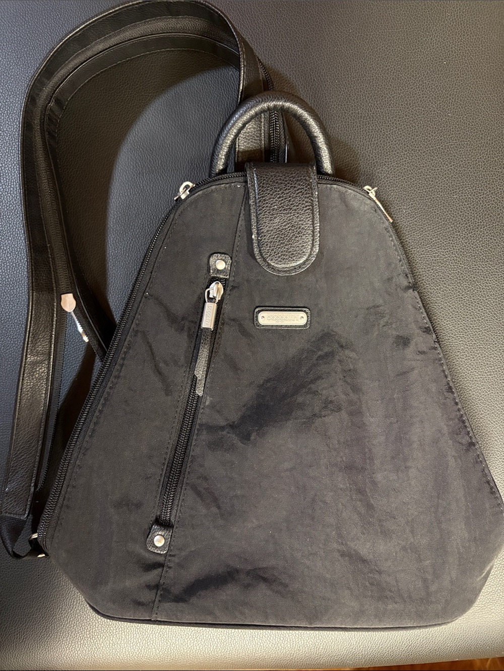 Baggallini Black Sling Backpack x Crossbody Bag - flawed